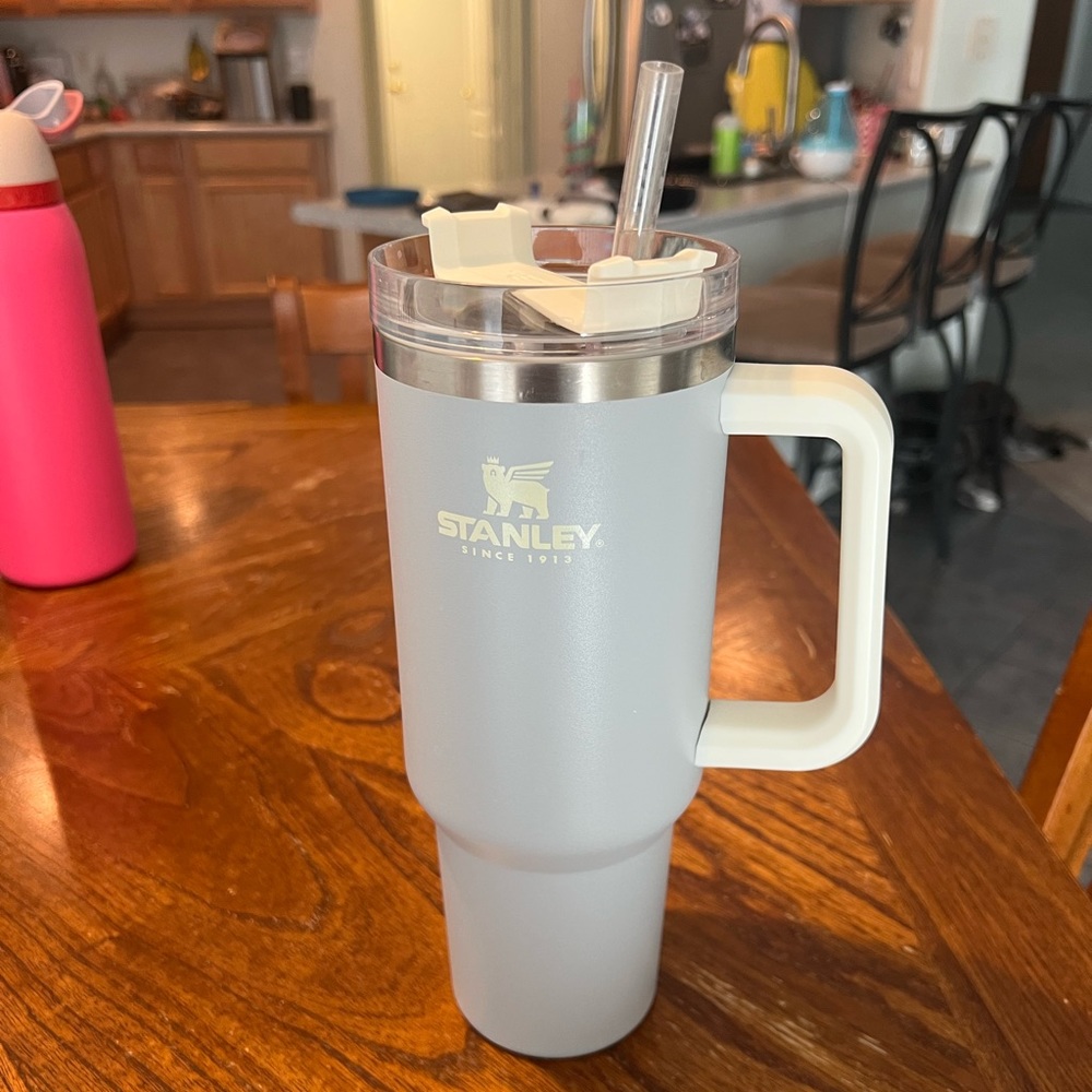 Stanley Light Gray Travel Tumbler with Cream Handle